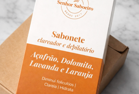 Sabonete clareador e depilatório Senhor Saboeiro com açafrão, dolomita, lavanda e laranja